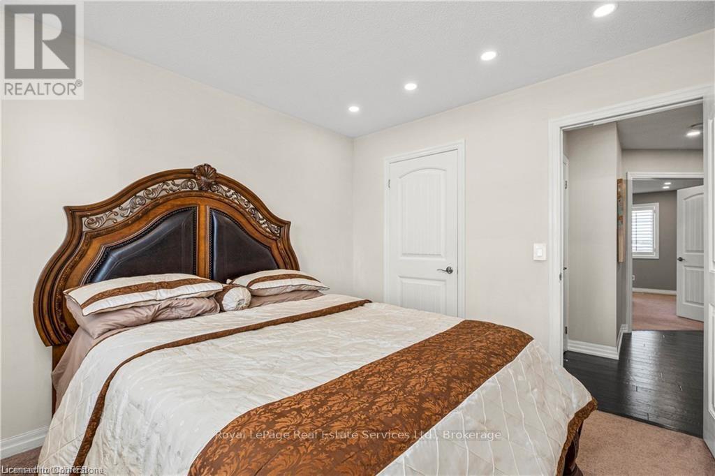 












106 HANSON CRESCENT

,
Milton (SC Scott),




Ontario
L9T8L5

