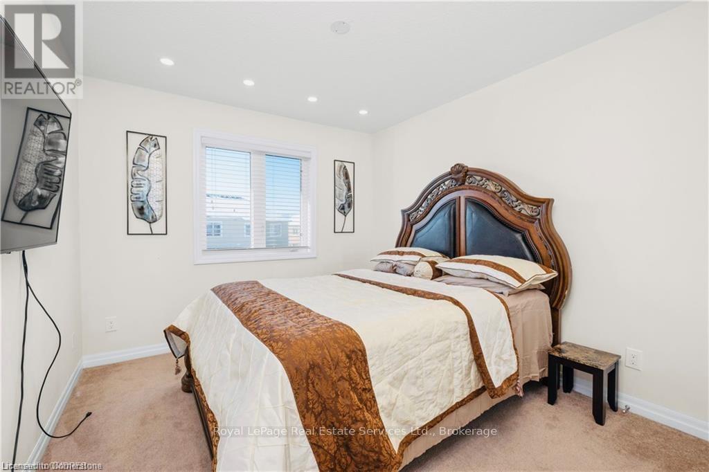 












106 HANSON CRESCENT

,
Milton (SC Scott),




Ontario
L9T8L5

