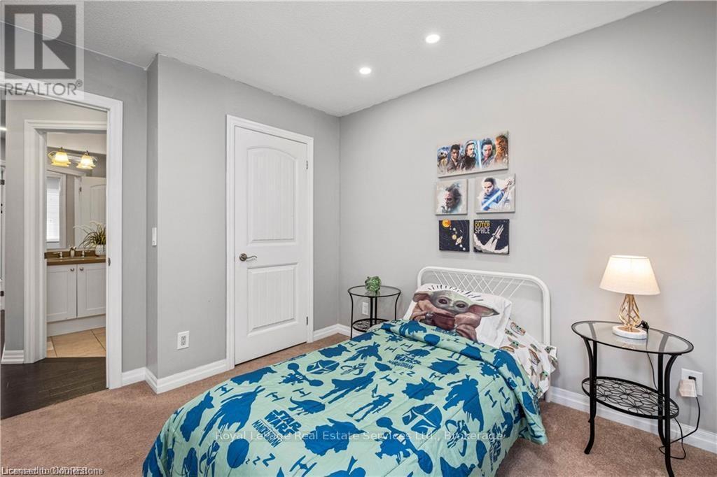 












106 HANSON CRESCENT

,
Milton (SC Scott),




Ontario
L9T8L5

