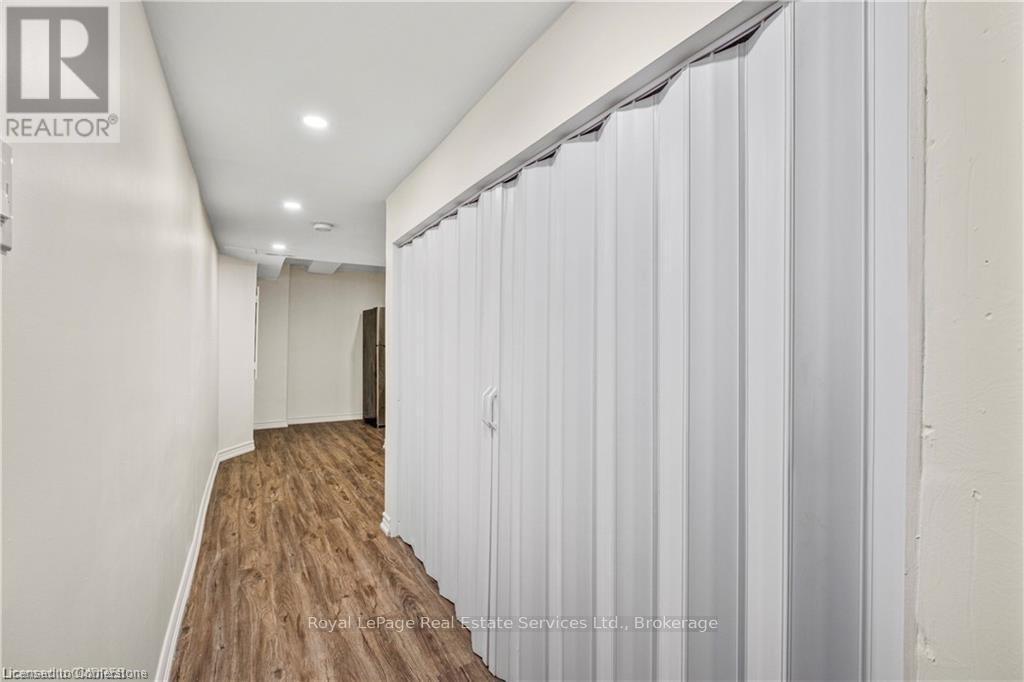 












106 HANSON CRESCENT

,
Milton (SC Scott),




Ontario
L9T8L5

