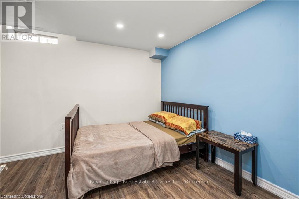 












106 HANSON CRESCENT

,
Milton (SC Scott),




Ontario
L9T8L5

