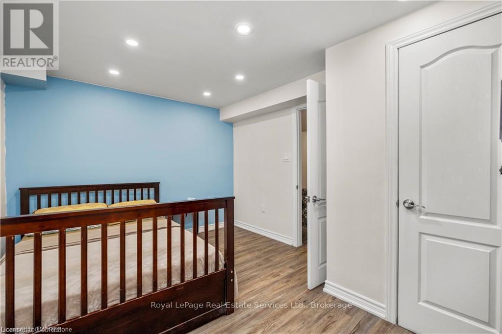 












106 HANSON CRESCENT

,
Milton (SC Scott),




Ontario
L9T8L5

