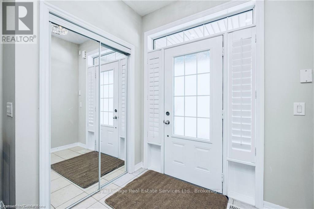 












106 HANSON CRESCENT

,
Milton (SC Scott),




Ontario
L9T8L5

