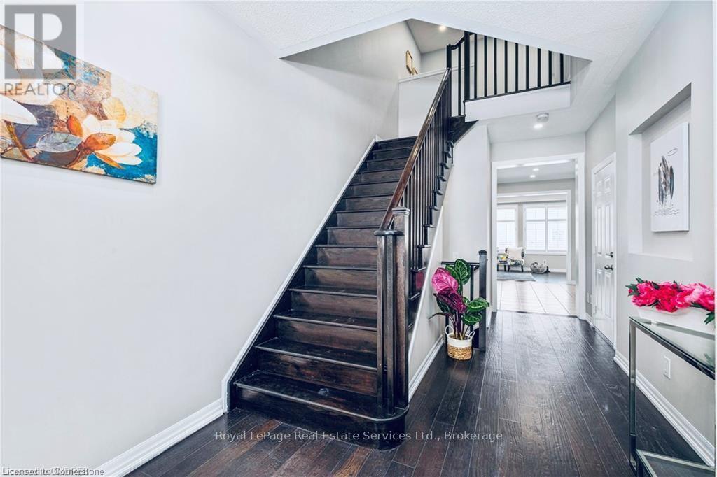 












106 HANSON CRESCENT

,
Milton (SC Scott),




Ontario
L9T8L5

