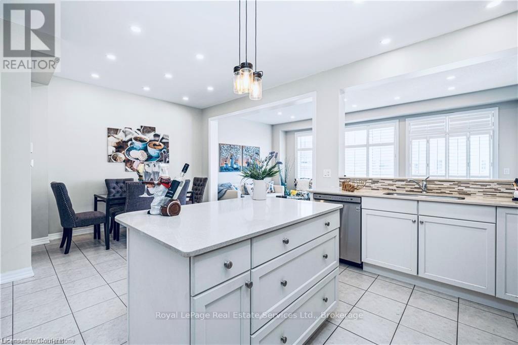 












106 HANSON CRESCENT

,
Milton (SC Scott),




Ontario
L9T8L5

