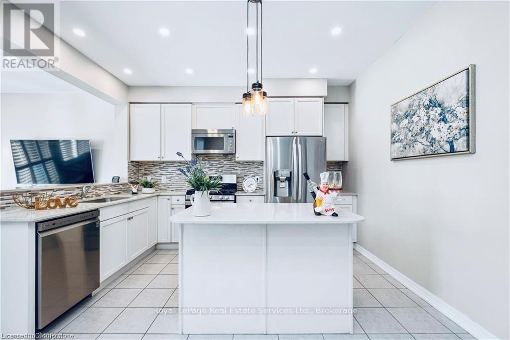 












106 HANSON CRESCENT

,
Milton (SC Scott),




Ontario
L9T8L5

