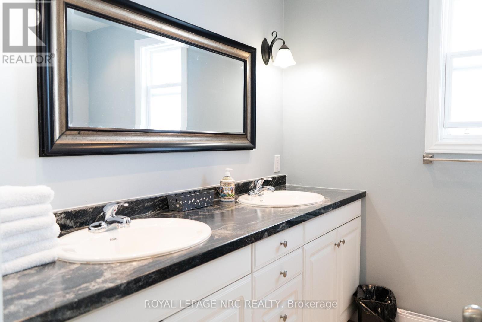












7895 LUNDY'S LANE

,
Niagara Falls (Ascot),




Ontario
L2H1H3

