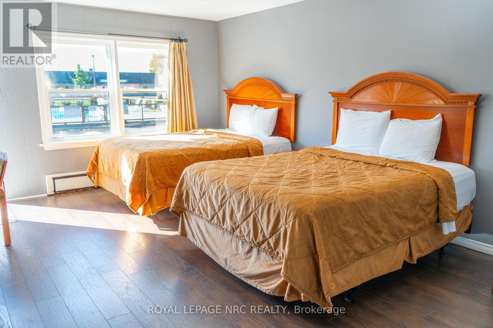 












7895 LUNDY'S LANE

,
Niagara Falls (Ascot),




Ontario
L2H1H3

