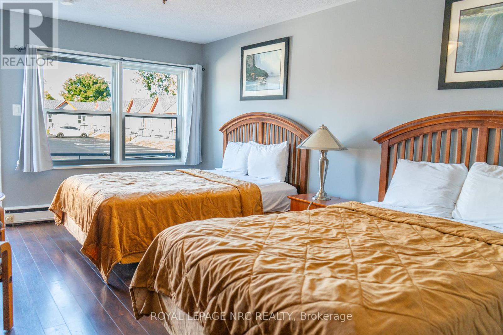 












7895 LUNDY'S LANE

,
Niagara Falls (Ascot),




Ontario
L2H1H3

