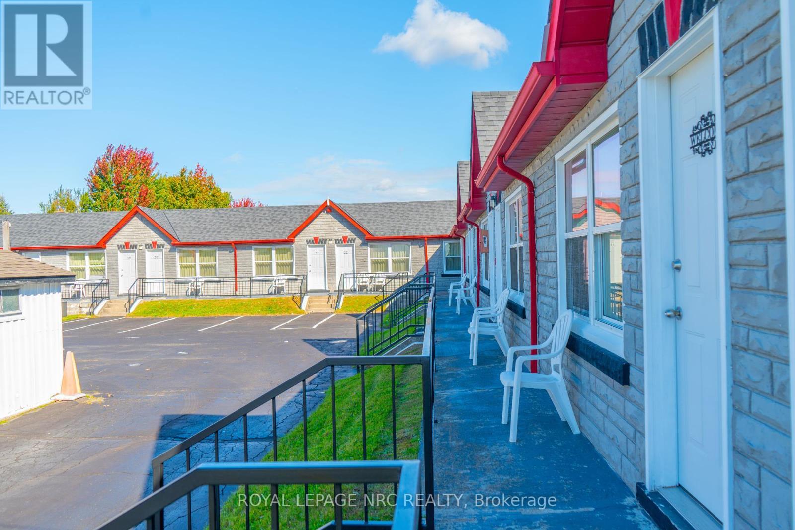 












7895 LUNDY'S LANE

,
Niagara Falls (Ascot),




Ontario
L2H1H3

