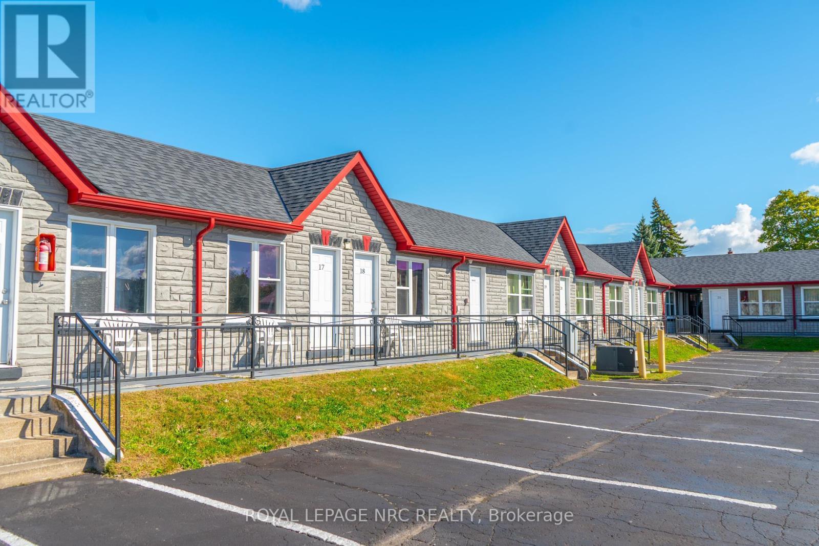 












7895 LUNDY'S LANE

,
Niagara Falls (Ascot),




Ontario
L2H1H3

