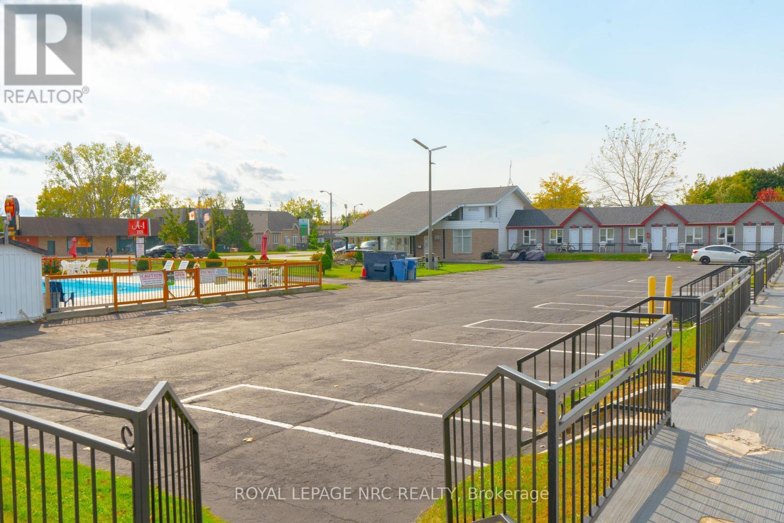 












7895 LUNDY'S LANE

,
Niagara Falls (Ascot),




Ontario
L2H1H3

