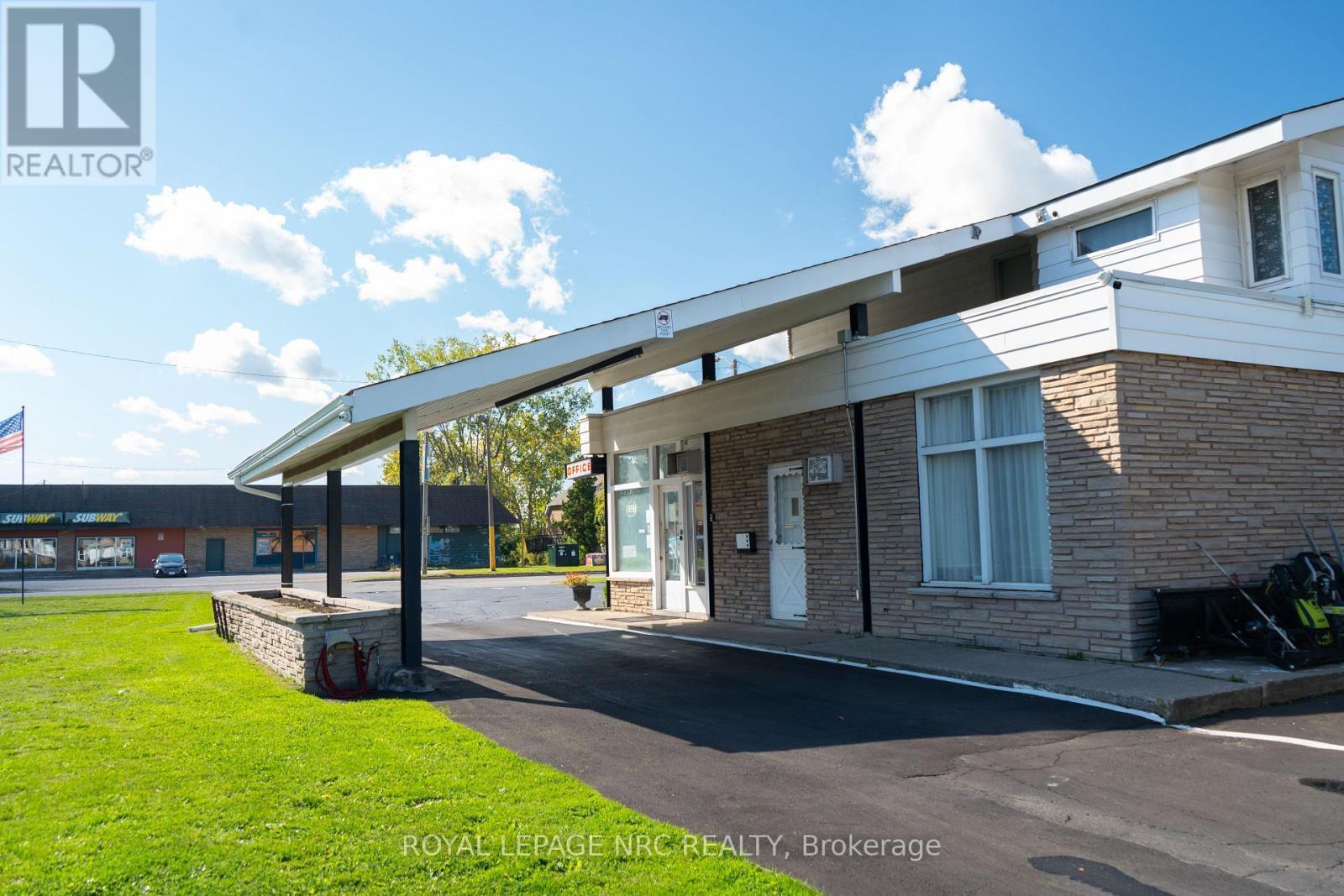 












7895 LUNDY'S LANE

,
Niagara Falls (Ascot),




Ontario
L2H1H3

