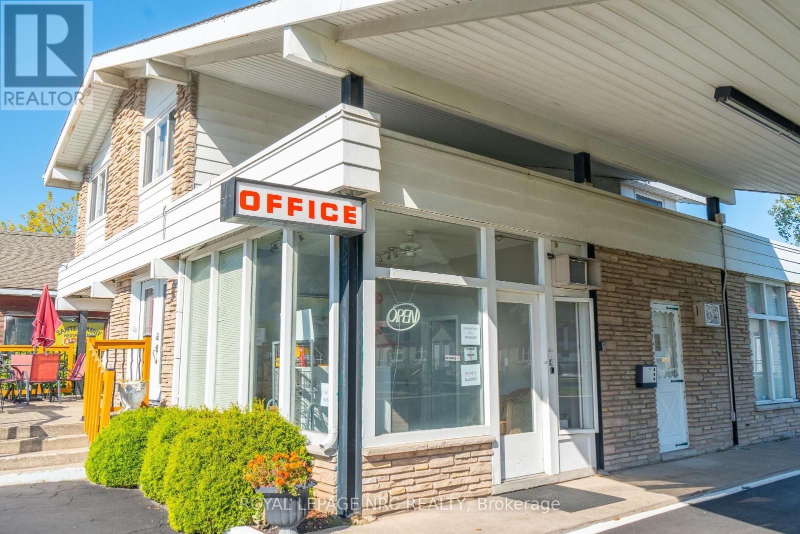 












7895 LUNDY'S LANE

,
Niagara Falls (Ascot),




Ontario
L2H1H3

