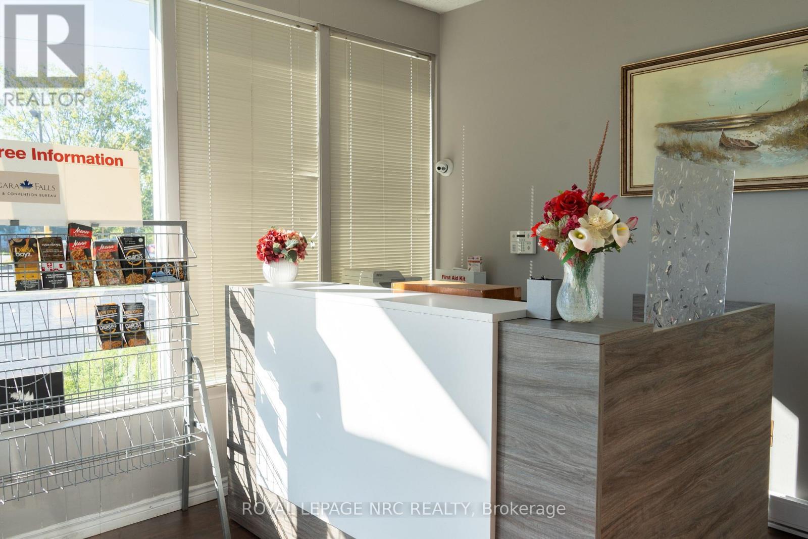 












7895 LUNDY'S LANE

,
Niagara Falls (Ascot),




Ontario
L2H1H3

