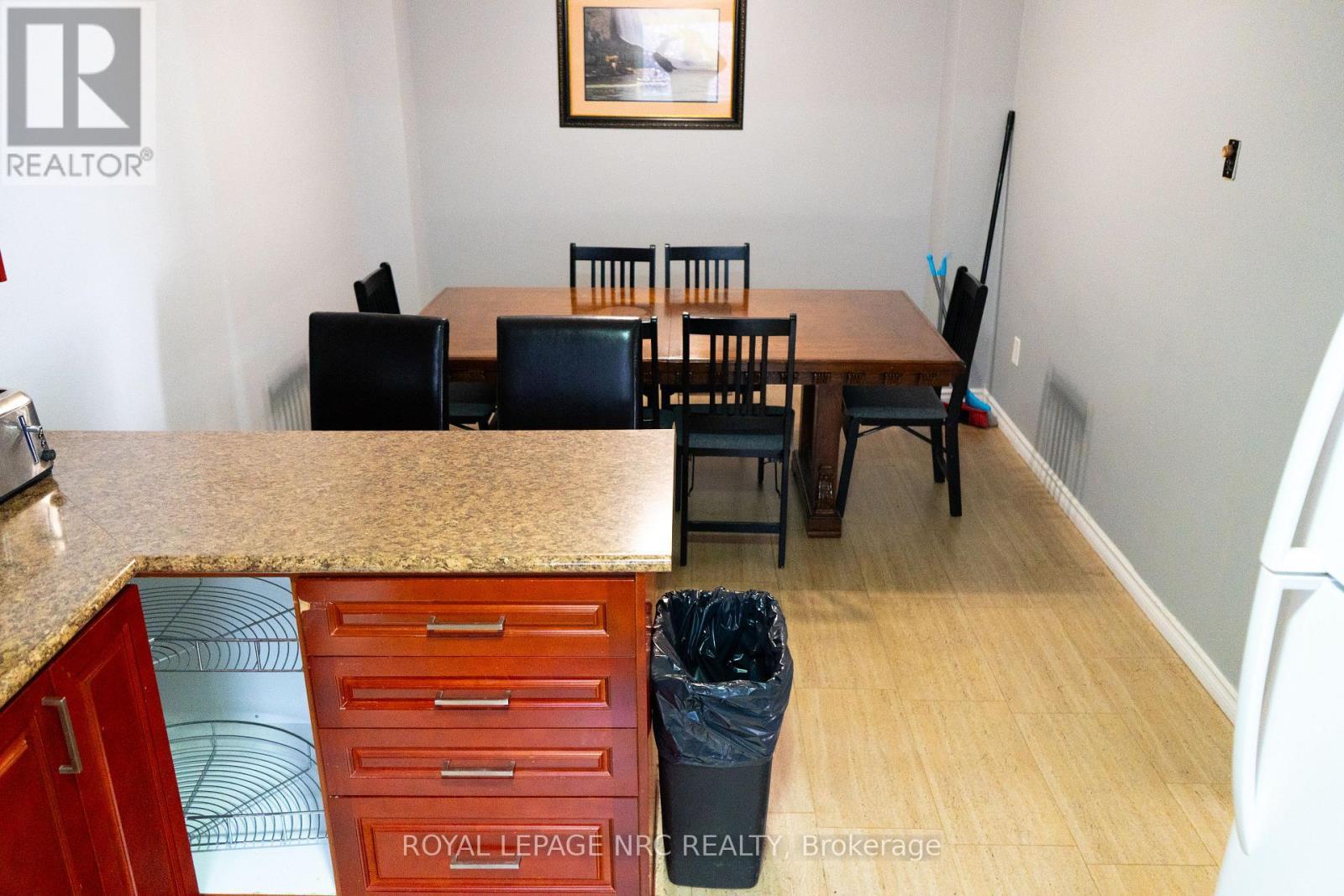 












7895 LUNDY'S LANE

,
Niagara Falls (Ascot),




Ontario
L2H1H3

