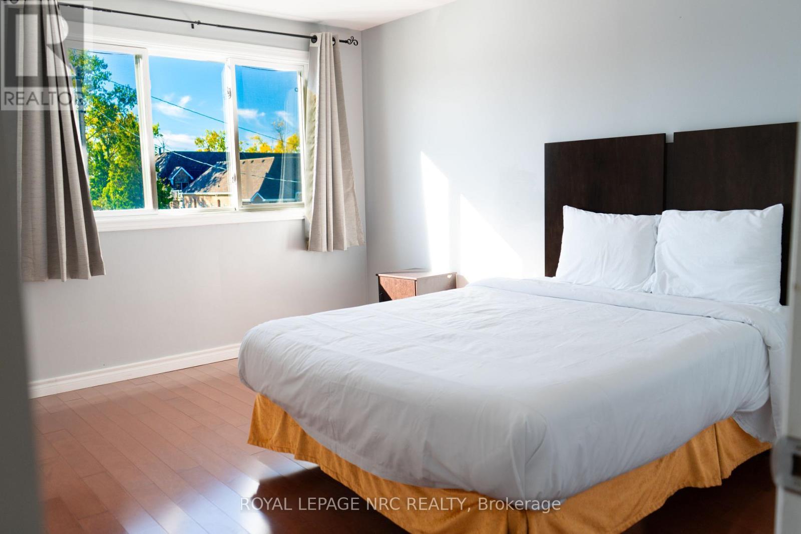 












7895 LUNDY'S LANE

,
Niagara Falls (Ascot),




Ontario
L2H1H3

