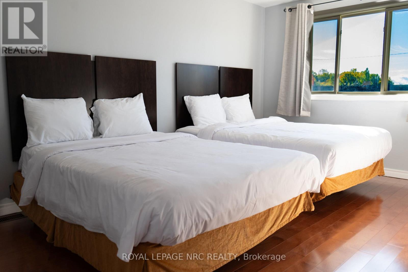 












7895 LUNDY'S LANE

,
Niagara Falls (Ascot),




Ontario
L2H1H3

