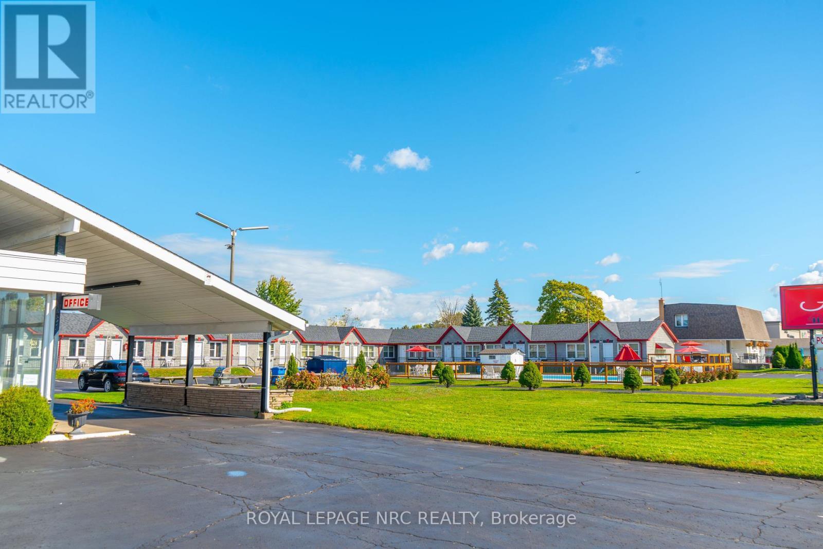 












7895 LUNDY'S LANE

,
Niagara Falls (Ascot),




Ontario
L2H1H3

