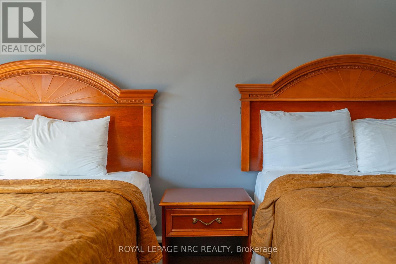 












7895 LUNDY'S LANE

,
Niagara Falls (Ascot),




Ontario
L2H1H3

