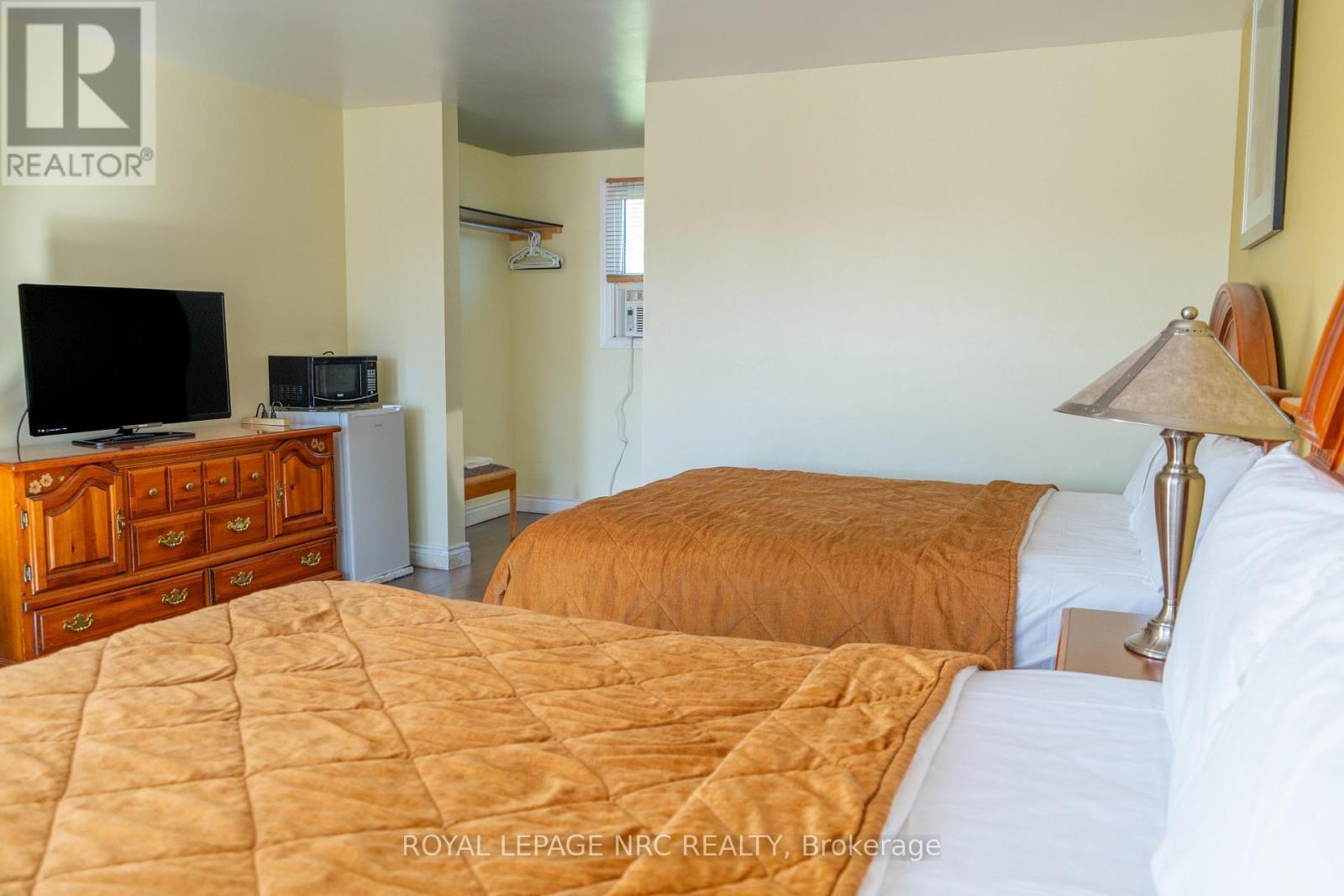 












7895 LUNDY'S LANE

,
Niagara Falls (Ascot),




Ontario
L2H1H3

