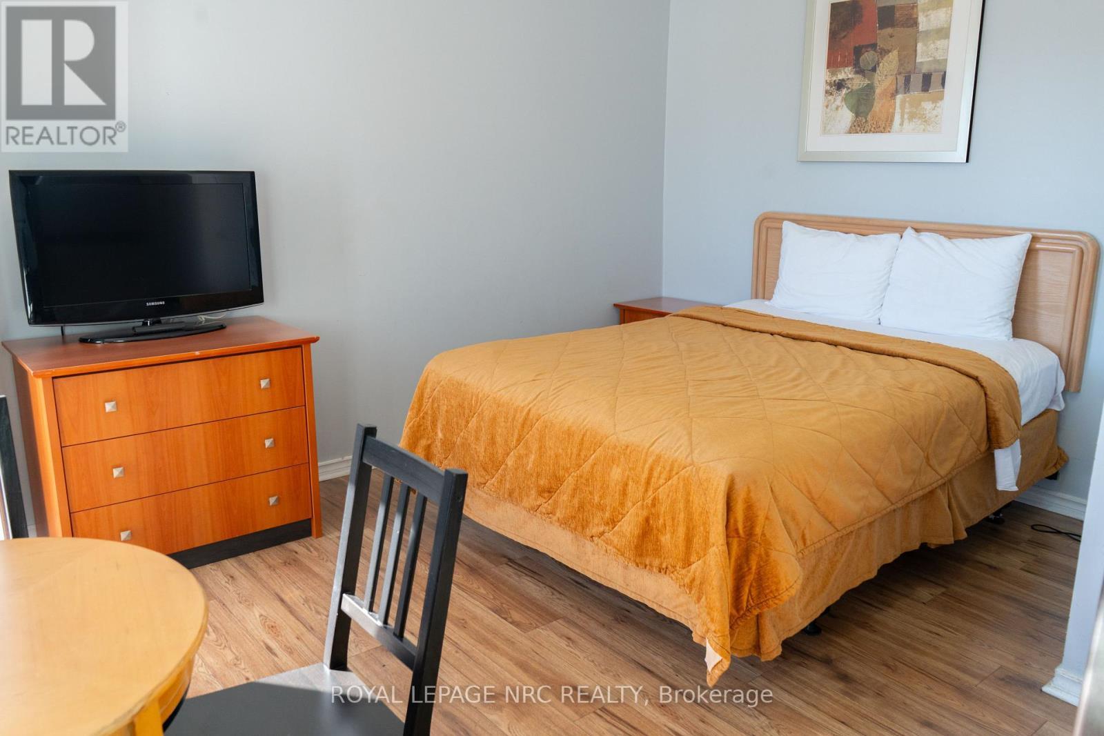 












7895 LUNDY'S LANE

,
Niagara Falls (Ascot),




Ontario
L2H1H3

