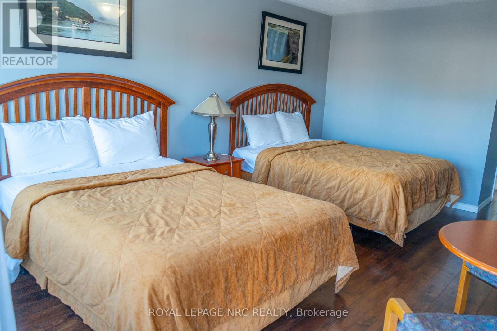 












7895 LUNDY'S LANE

,
Niagara Falls (Ascot),




Ontario
L2H1H3

