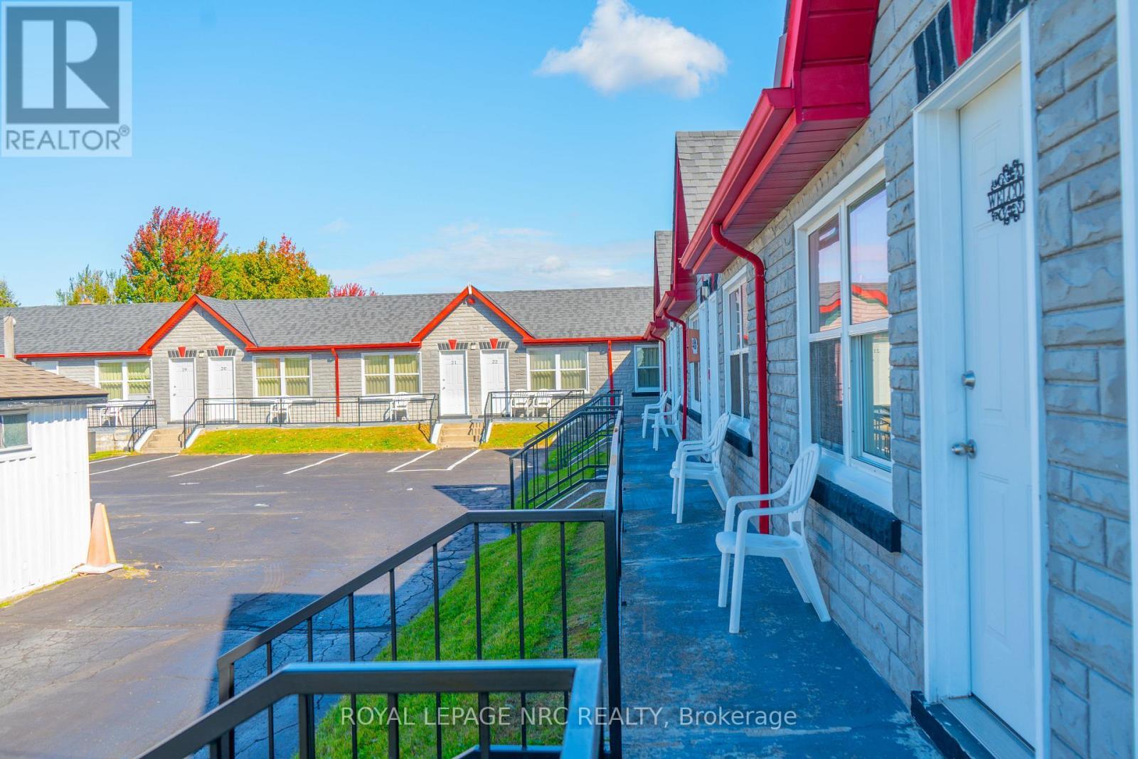 












7895 LUNDY'S LANE

,
Niagara Falls (Ascot),




Ontario
L2H1H3

