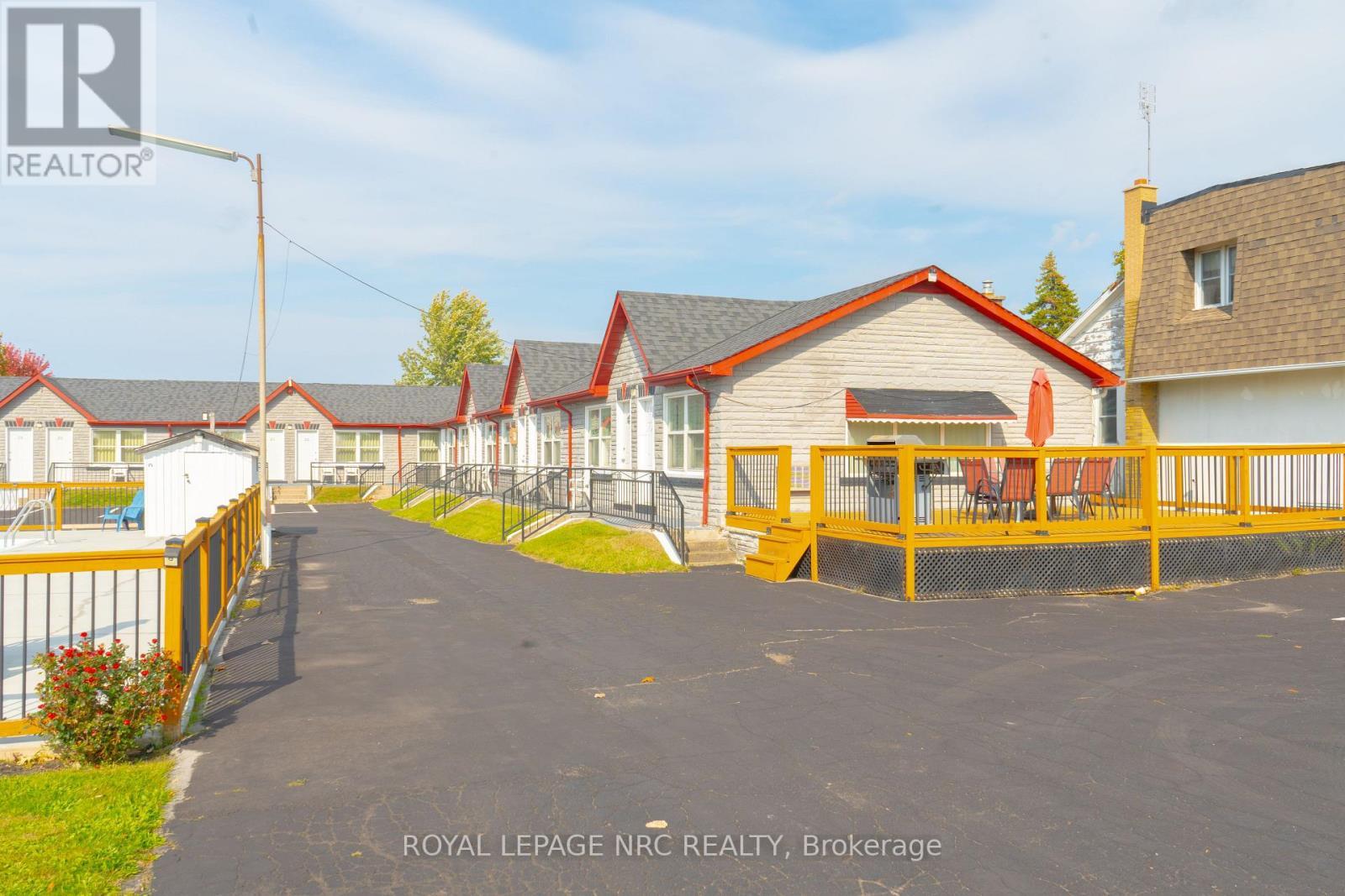 












7895 LUNDY'S LANE

,
Niagara Falls (Ascot),




Ontario
L2H1H3

