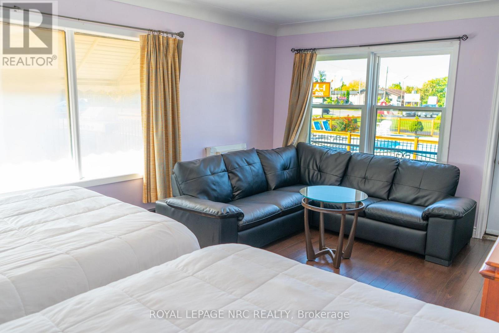 












7895 LUNDY'S LANE

,
Niagara Falls (Ascot),




Ontario
L2H1H3

