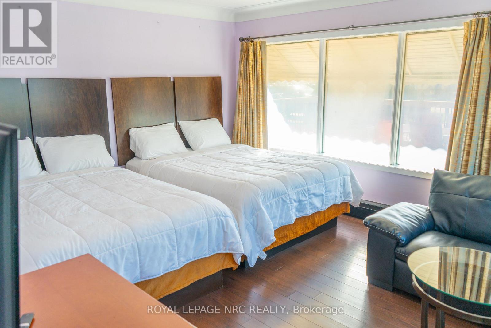 












7895 LUNDY'S LANE

,
Niagara Falls (Ascot),




Ontario
L2H1H3

