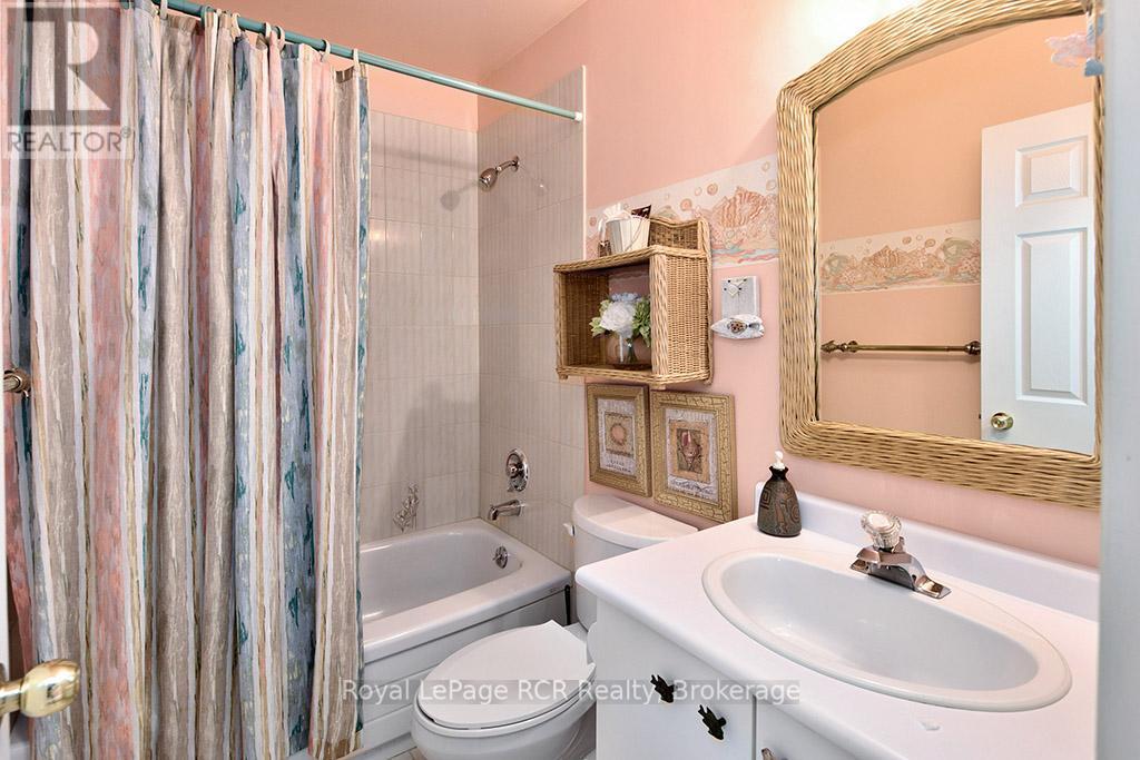 












UNIT #32 - 162 SETTLERS WAY

,
Blue Mountains,




Ontario
L9Y0M4

