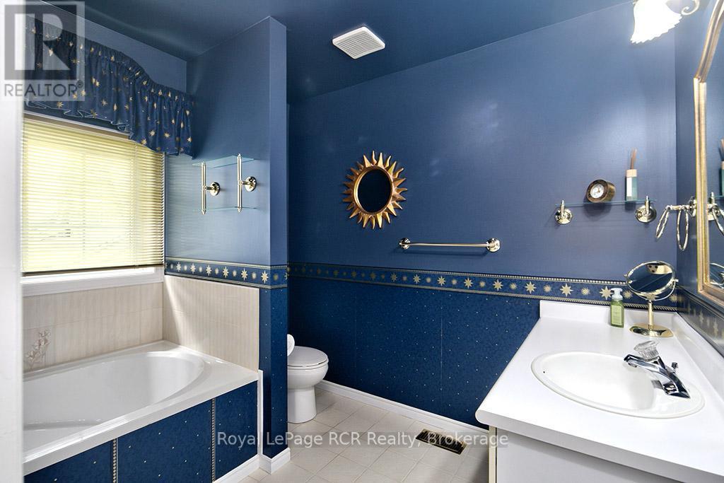 












UNIT #32 - 162 SETTLERS WAY

,
Blue Mountains,




Ontario
L9Y0M4

