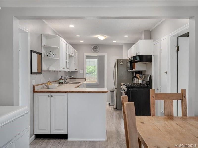 









521


Arbutus

St,
Qualicum Beach,




BC
V9K 1K8


