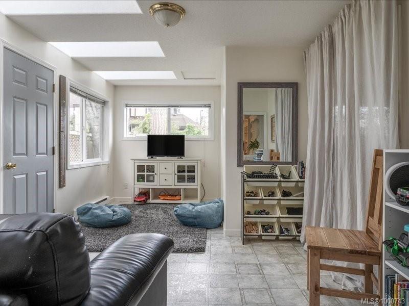 









521


Arbutus

St,
Qualicum Beach,




BC
V9K 1K8


