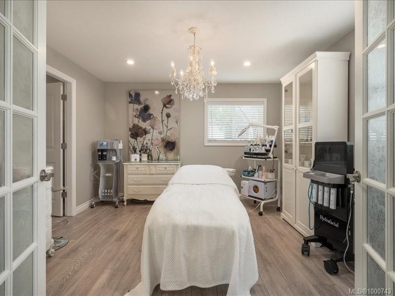 









521


Arbutus

St,
Qualicum Beach,




BC
V9K 1K8

