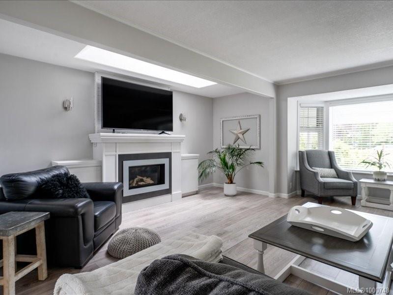 









521


Arbutus

St,
Qualicum Beach,




BC
V9K 1K8

