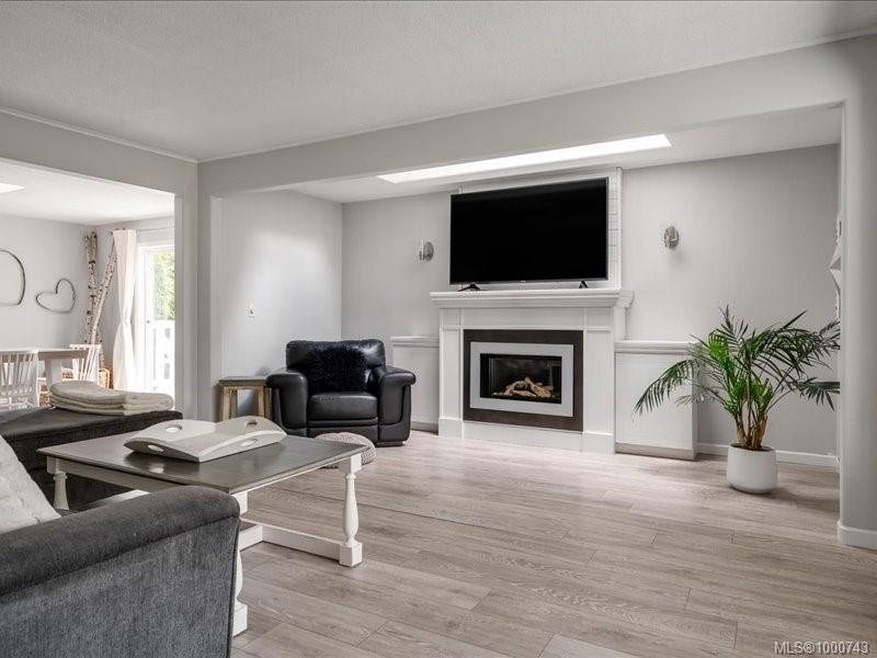 









521


Arbutus

St,
Qualicum Beach,




BC
V9K 1K8

