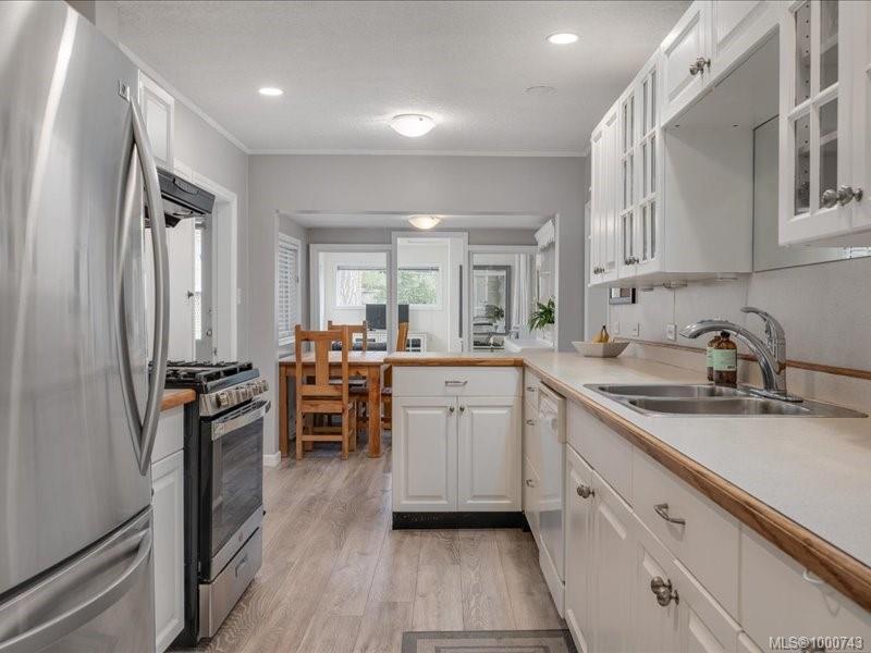 









521


Arbutus

St,
Qualicum Beach,




BC
V9K 1K8

