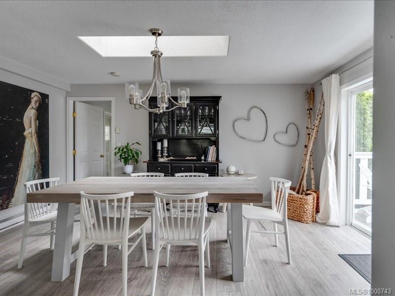 









521


Arbutus

St,
Qualicum Beach,




BC
V9K 1K8

