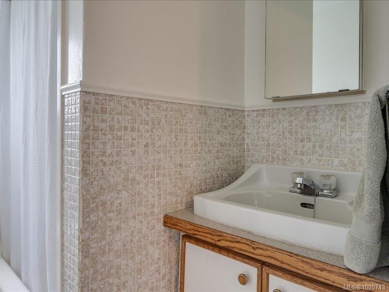 









521


Arbutus

St,
Qualicum Beach,




BC
V9K 1K8

