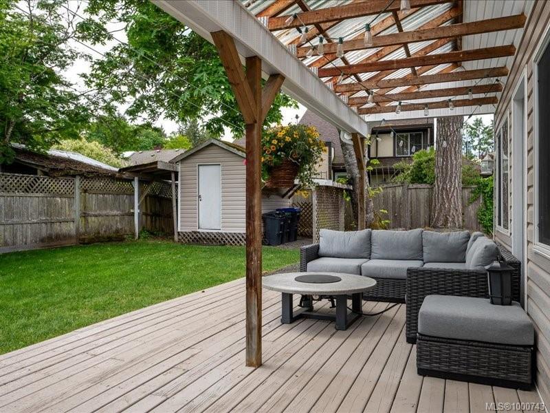 









521


Arbutus

St,
Qualicum Beach,




BC
V9K 1K8

