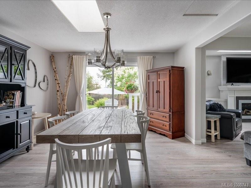 









521


Arbutus

St,
Qualicum Beach,




BC
V9K 1K8


