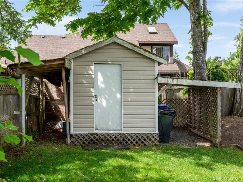 









521


Arbutus

St,
Qualicum Beach,




BC
V9K 1K8

