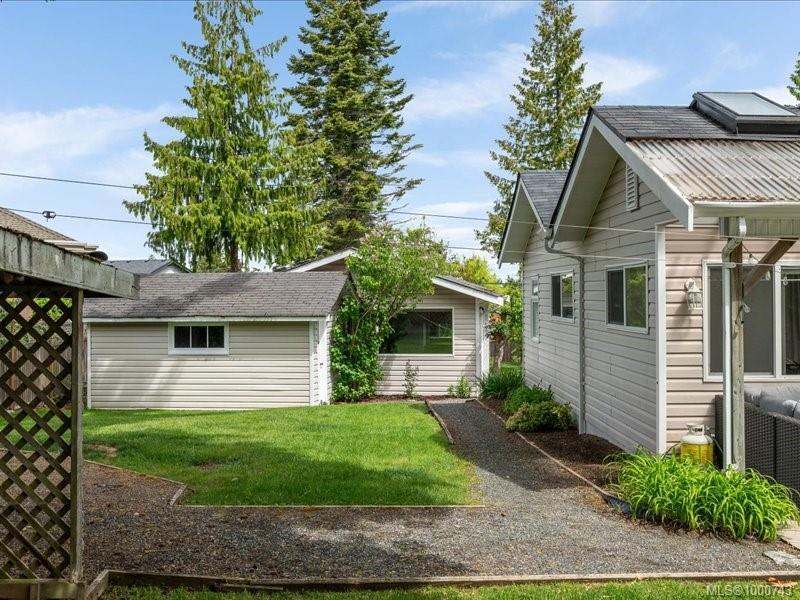 









521


Arbutus

St,
Qualicum Beach,




BC
V9K 1K8

