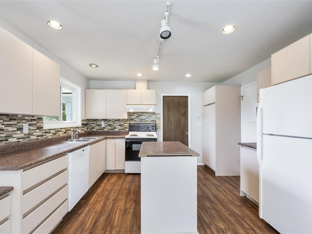 









1616


Sarita

Pl,
Saanich,




BC
V8N 3J4

