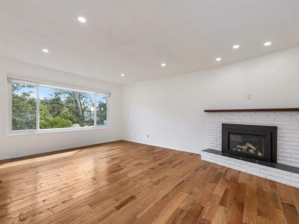 









1616


Sarita

Pl,
Saanich,




BC
V8N 3J4

