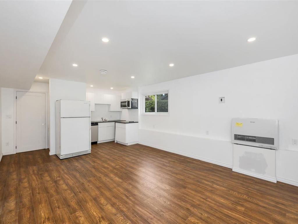 









1616


Sarita

Pl,
Saanich,




BC
V8N 3J4

