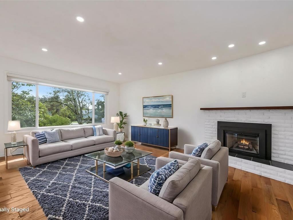 









1616


Sarita

Pl,
Saanich,




BC
V8N 3J4

