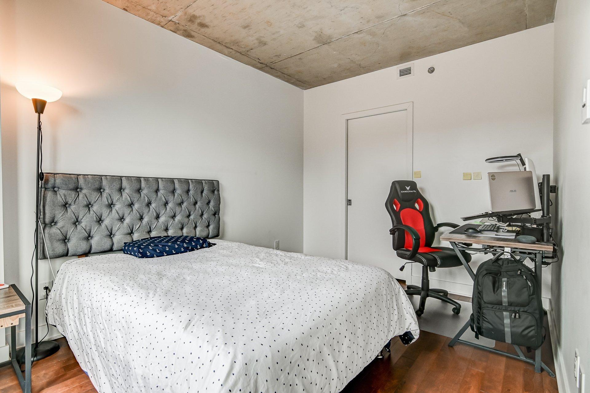 









235


Rue Peel

, 415,
Montréal (Le Sud-Ouest),




QC
H3C2G6

